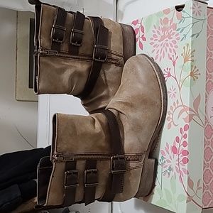 New Brown Distress Boots